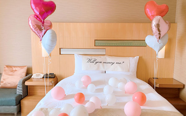 制作実績 誕生日やプロポーズに！ホテルでの出張サプライズバルーン装飾株式会社ニコフィーバルーンパーク