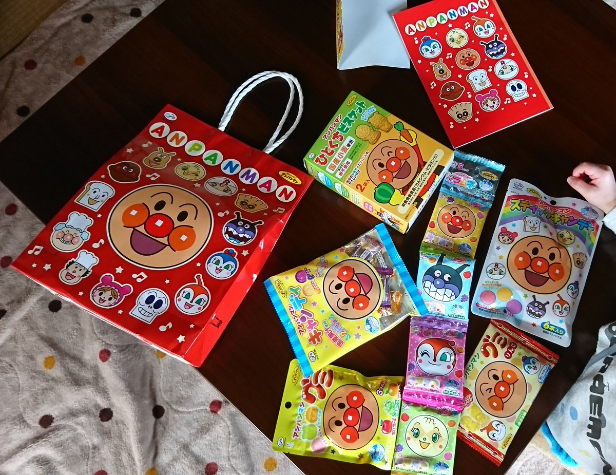 ちなみに去年と一昨年買った福袋 チラシで見る限り今年はしまじろうやパウパトはあった。 アンパンマン、シルバニアないのー？？ ヤマダ電機 福袋 2025