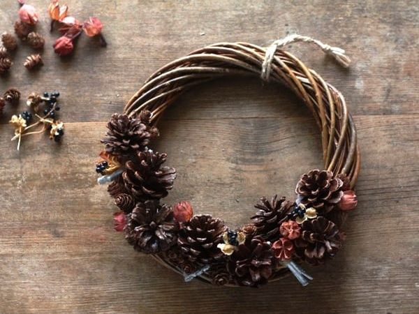 松ぼっくりの「クリスマスツリー」の作り方 け工作 明日の介護をもっと楽しく 介護のみらいラボ 公式