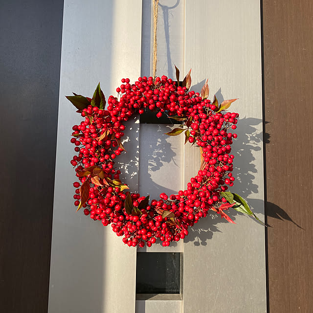 南天のリース クリスマスまではリボンを付けて飾り その後はリボンを水引きと付け替えて お正月飾りとして飾っていただけます 直径20cm弱 ¥6.000ご注文はDMまたは店頭にて承りますdryflowerドライフラワードライブラ専門店埼玉県日高市