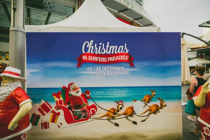 85年の歴史を持つクリスマスパレードでサンタクロースがやってきた地球の歩き方