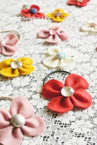 幼稚園のバザーに出すヘアゴム達😊 娘が通っている幼稚園で学園祭があり各家庭から持ち込んでバザーをするらしくその中にハンドメイドの文字を発見！ 前から バザーに興味があって機会があったら私のハンドメイド作品も出したいなーと思っていたので張り切って作っちゃい