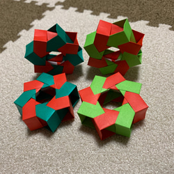 ハンドメイド 折り紙 クリスマスリース 折り紙リース 壁面飾り 壁飾り 保育園 サンタクロース トナカイYahoo!フリマ 旧PayPayフリマ