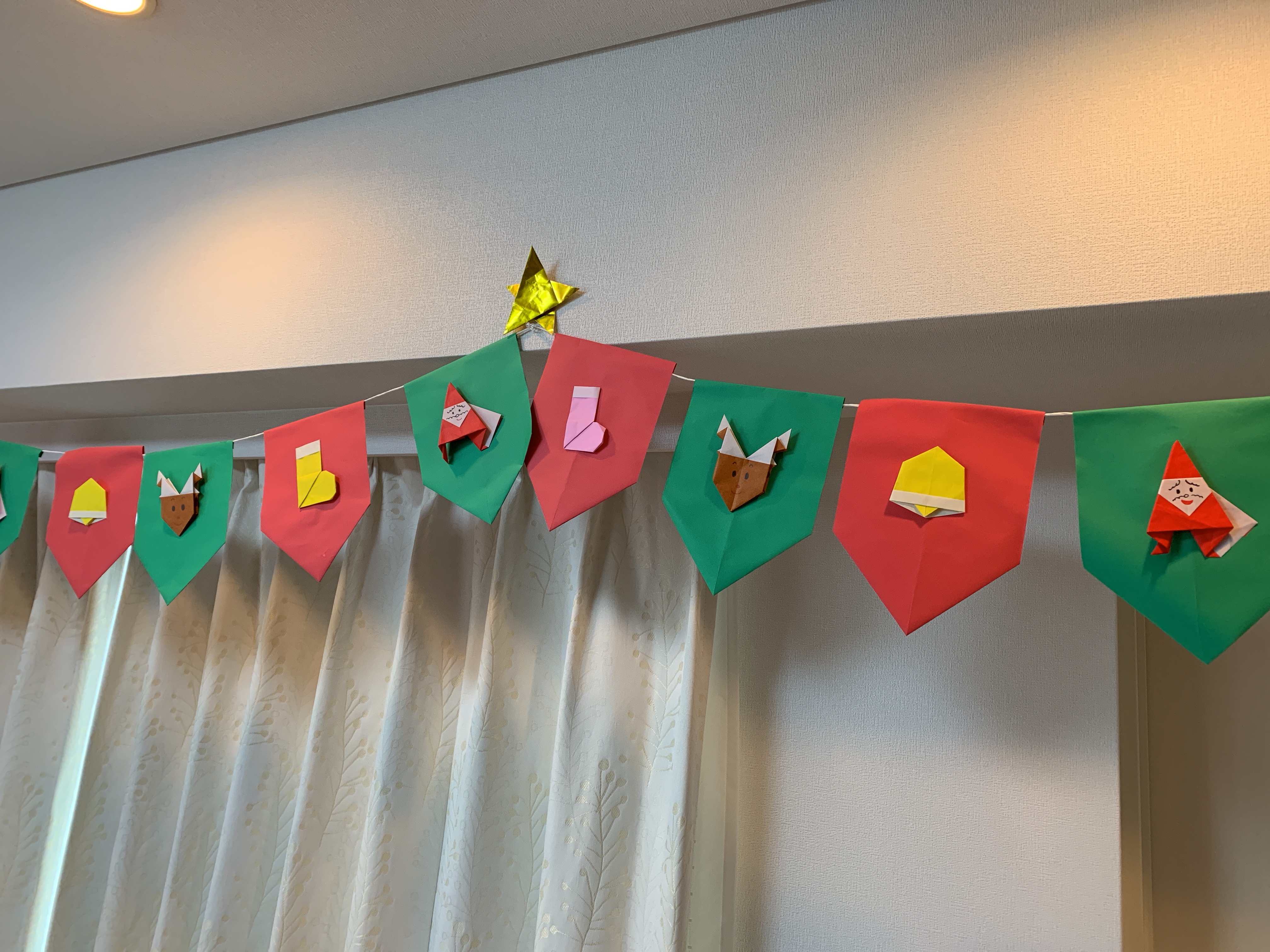 お部屋を明るく飾るガーランド3選折り紙や包装紙を使う簡単な作り方UNAU MAGAZINE ウナウマガジン-理想の暮らしと住まいを探そう