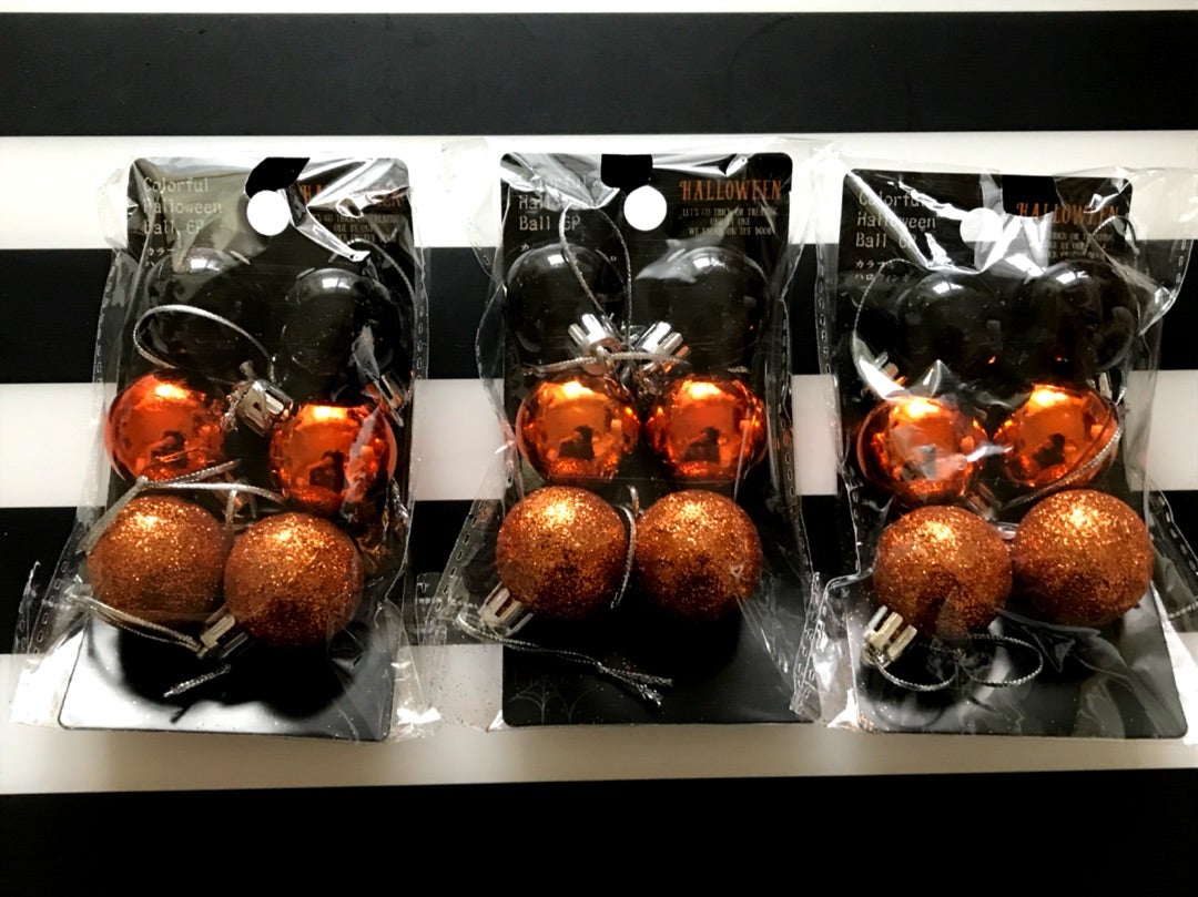 クリスマス準備も楽ちん！ハロウィンツリーハロウィンめんどくさいという方におすすめ、ハロウィンツリー 100均で飾りを購入してツリーにつければもう完成！. ハロウィンが終わってしまっても、クリスマスの装飾に変えるだけなので 楽ちん