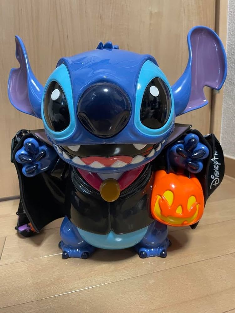 ディズニー・ハロウィーンのポップコーンバケットは2WAY仕様。昼はポップコーンをキープ、夜はランタンに大変身 - トラベル Watch