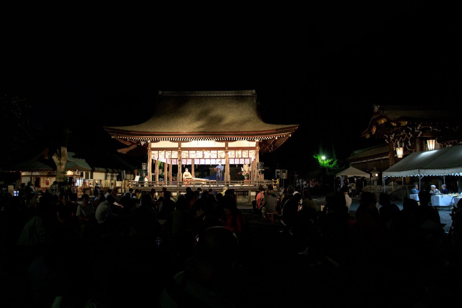 9 17 火 これが日本のお月見か！外国人観光客も観た聴いた、心に沁みる夜 中秋の名月の京都 下鴨神社 名月管弦祭 - YouTube