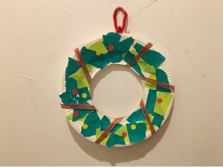 現役保育士345 on Instagram: “⸜🌷︎⸝‍ 再 クリスマス制作 昨年度ご紹介して好評だった クリスマス制作を再投稿🌟 三角に切ったダンボールに 木工用ボンドで自然物や ビーズを飾り付けました🌲 これは3歳児ククリスマス 制作, アドベント