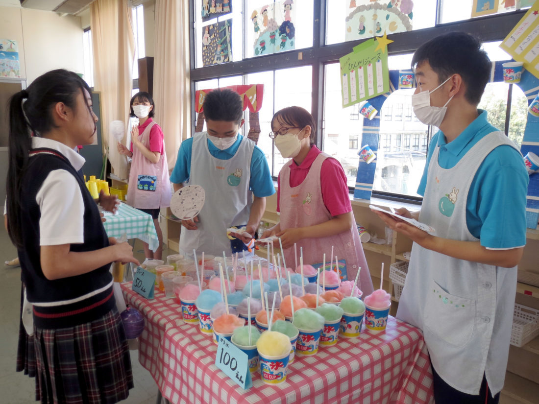 夏祭り🌻 縁日の様子です😆 ・ ゲームコーナー、製作コーナー、くじ引き、水ヨーヨーなど、家族で楽しむ姿がたくさん見れました✨園児たちの浴衣姿もとっても可愛かったです☺️夏祭りゲーム製作くじ引き水ヨーヨーこども園幼稚園保育園多賀城仙台