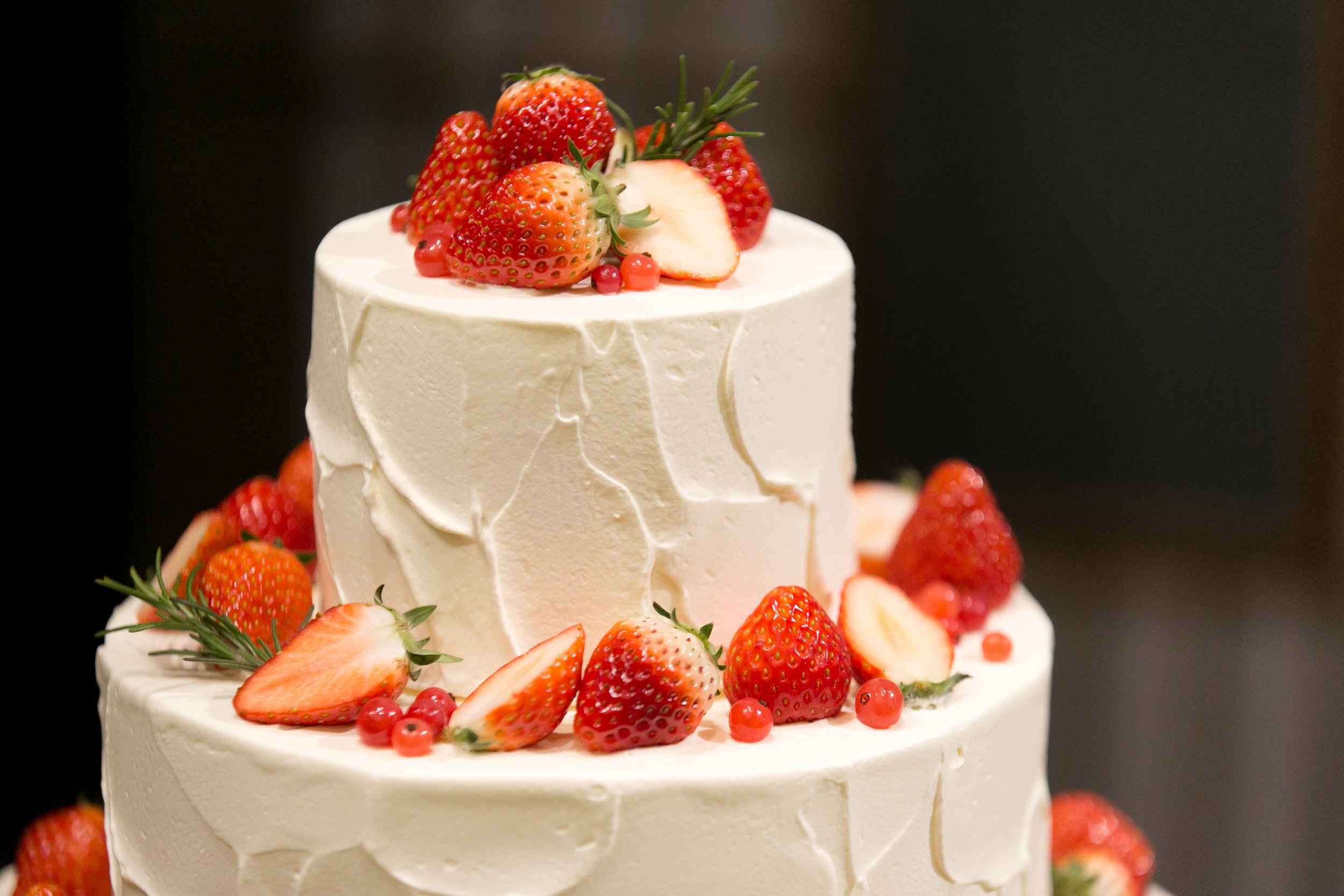 お花を使ったおしゃれウエディングケーキ♪ブログMia Via