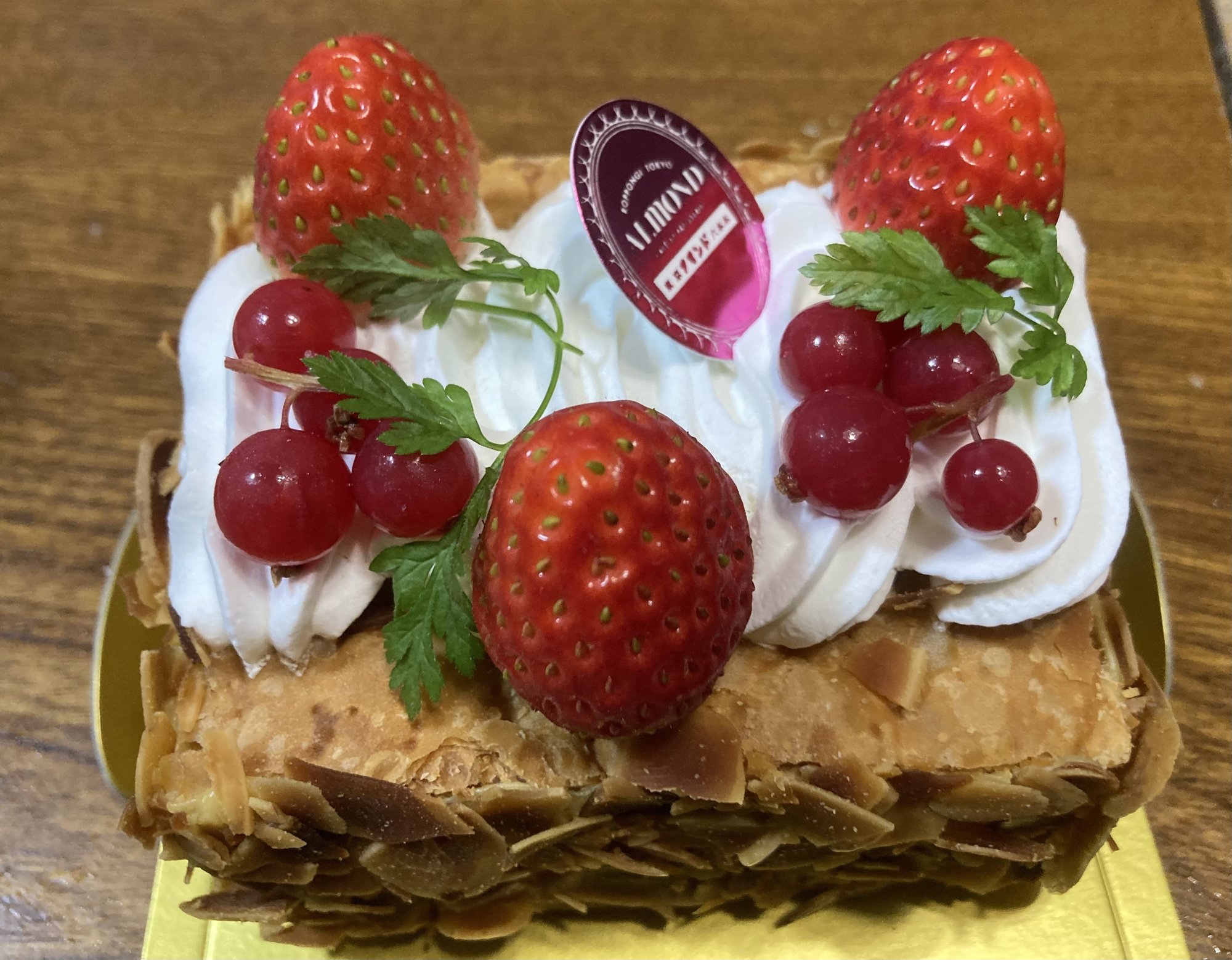 デザートカフェ長楽館 クリスマス洋館で味わう雪化粧の「ナポレオンパイ」、2023年11月23日 祝木 より期間限定で販売株式会社長楽館のプレスリリース