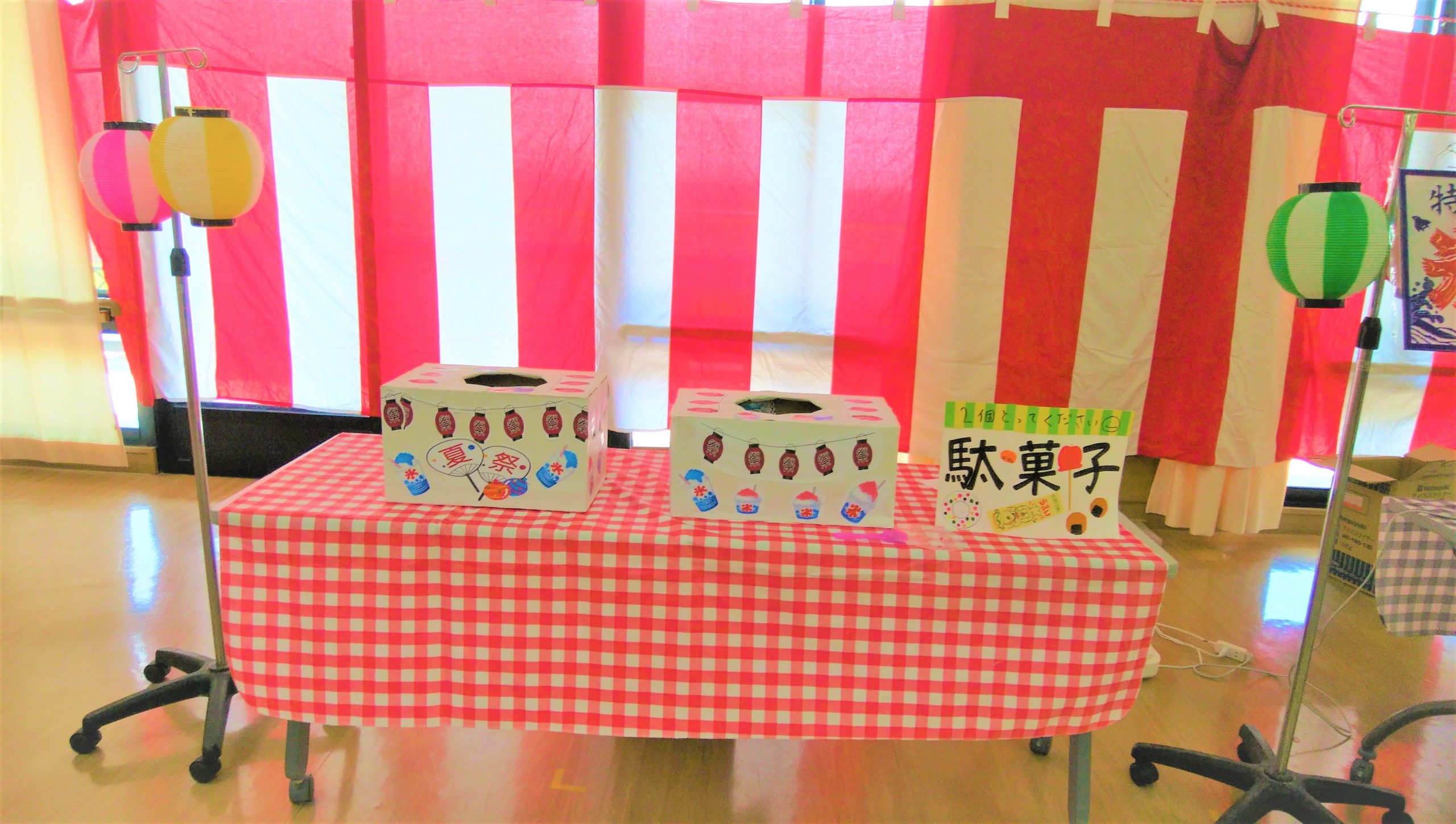 壁面飾り工房本店 壁面装飾・パネルシアター・ペープサート・型紙・知育・保育・介護商品の販売☆壁面飾り工房 横200cm 「孫と一緒に夏祭り！」夏介護施設 デイサービス 老人ホーム 高齢者 壁面装飾 型紙 製作 介護福祉士☆