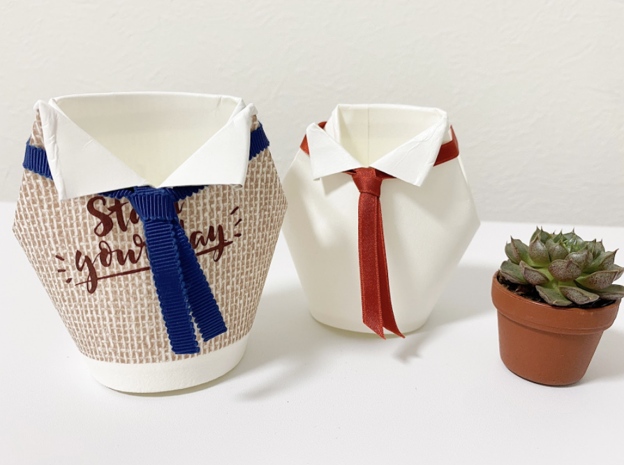 100均封筒で簡単父の日ラッピング！ 忘れられがちな父の日！ お父さんの大好きなお菓子を詰めて可愛いく簡単ラッピングはいかが？？ やってみてね😊レタグラフィー100均父の日 父の日プレゼント父の日プレゼント ラッピング 父の日ラッピング