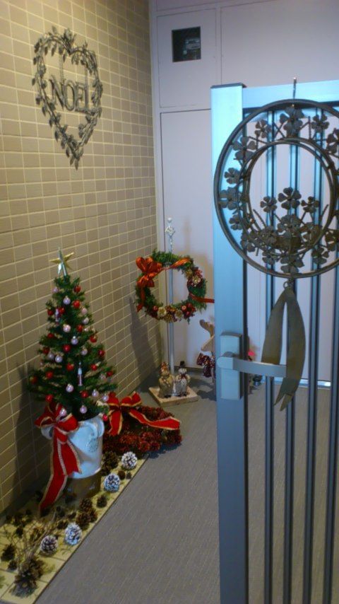 海外の玄関周りクリスマス飾りデザイン22選：千葉のお庭・外構専門店お得な情報更新中スペースガーデニング