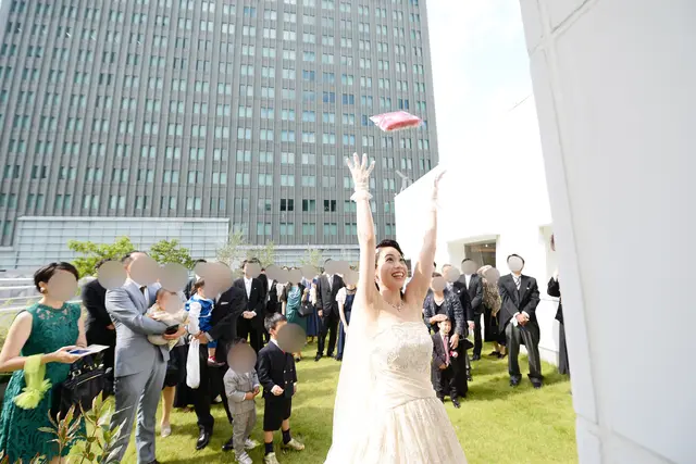 結婚式の演出に欠かせないブーケトス。その始まりとは？ - 結婚写真・フォトウェディングのお役立ち情報阿部写真館-大阪本町靭公園店