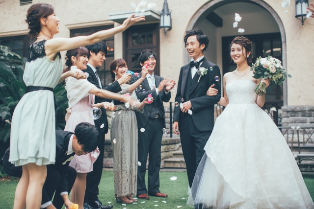 結婚式でフェザーシャワーを楽しみたい！演出のポイントを紹介Otokucon