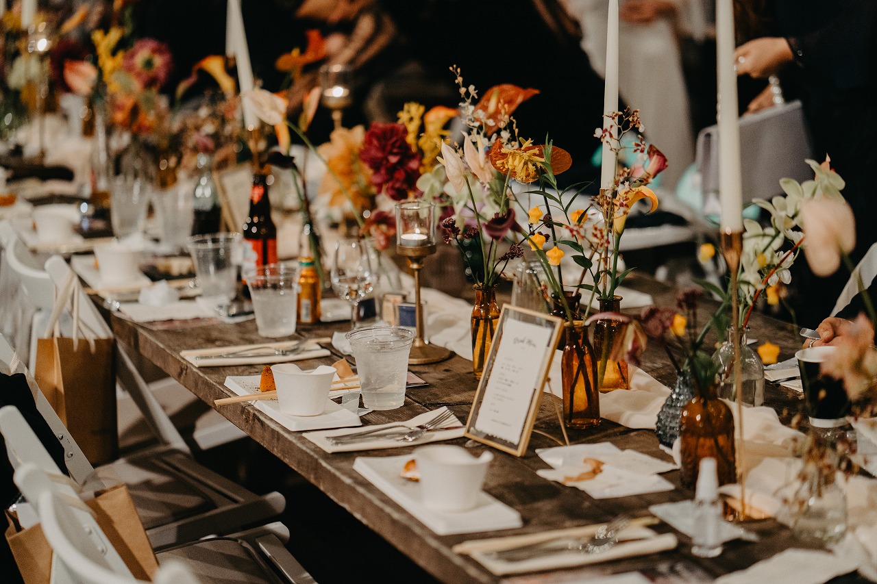 テーブル 花なし」のアイデア 13 件テーブルコーディネート 結婚式, 結婚式のテーブルデコレーション, 結婚式 テーブル