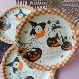 ダイソーのハロウィン紙皿や紙コップ、テーブルクロスでパーティ