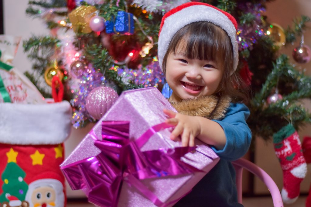 2歳児・12月 月案・週案の例文！ねらい、養護、子どもの姿、食育など書き方をご紹介 - 保育・看護で働く人を応援するメディア お役立ちコラムキララサポート