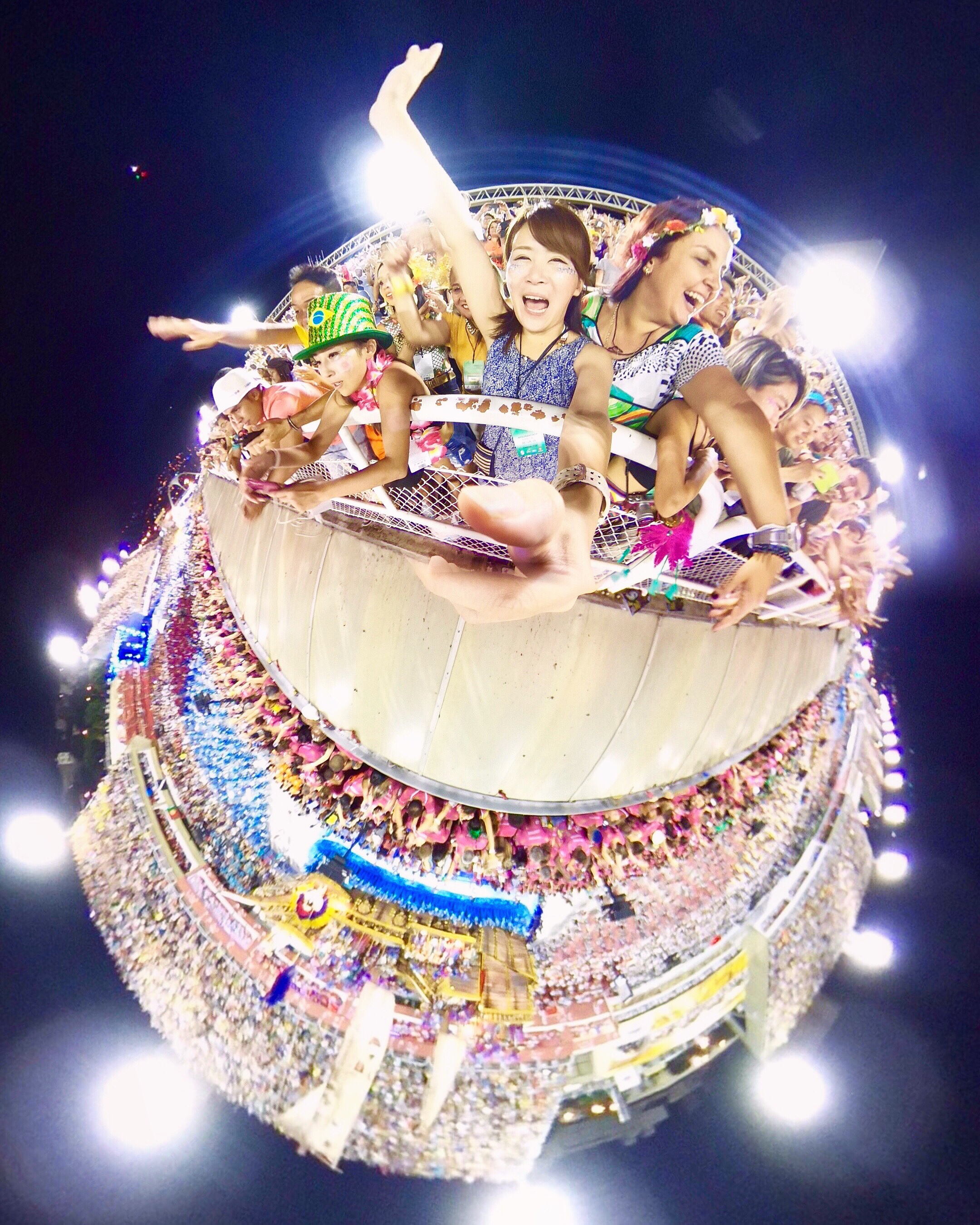 派手な衣装に豪華絢爛なパレード！ブラジル・リオのカーニバルの楽しみ方 - Expedia JP Stories