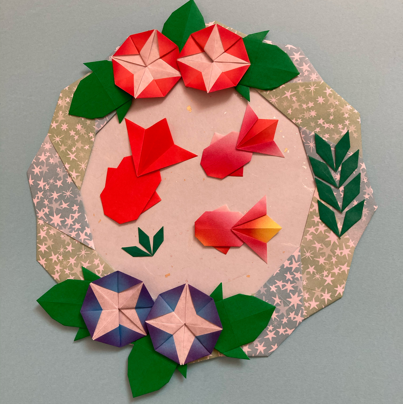 Amazon.co.jp: 夏祭り 縁日 金魚 100匹 花火大会 屋台 折り紙 吊るし飾り 壁面飾り : おもちゃ