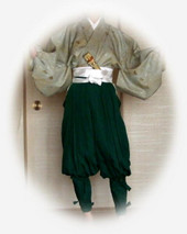 ちはやふる』でも人気！女性の「袴」の歴史と明治・大正のトレンド、タカラジェンヌの袴の色も解説和樂web 美の国ニッポンをもっと知る