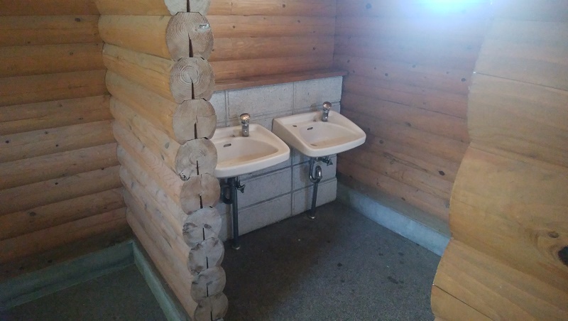 ことなみ土器どき広場 美しい里山のイルミネーション✨ 夜になると真っ暗で気温も低いこの場所に、浮かびあがるイルミネーションはとても美しいです✨点灯時間は17:00～21:00 1 14 金 まで行われます。 location:ことなみ土器どき広場香川県仲多度郡まんのう町 撮影日