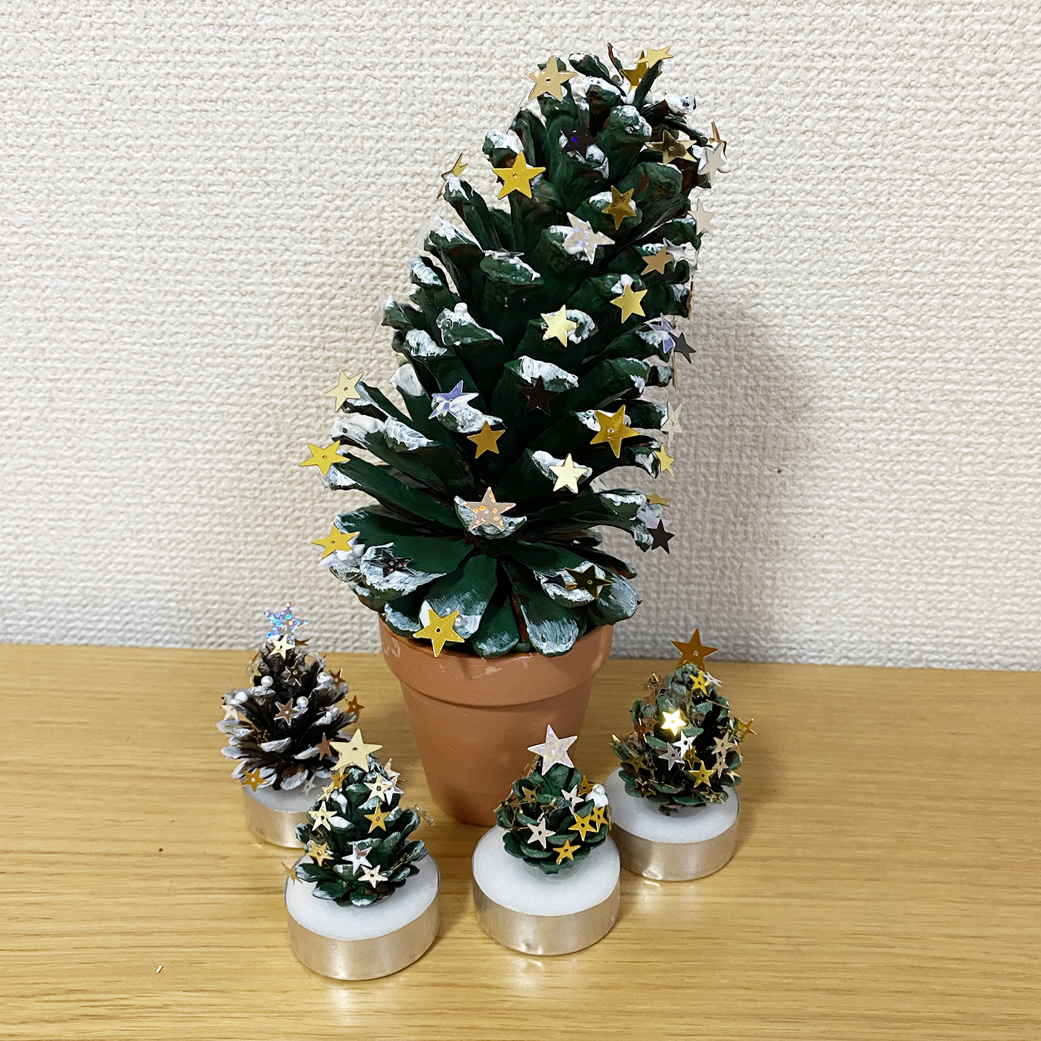 100均材料で「松ぼっくりツリー」を作りました！ クリスマスのハンドメイド・作り方紹介！LEE