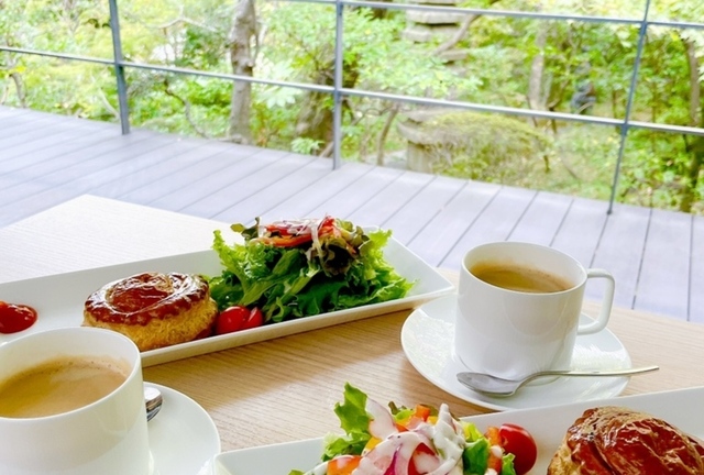 ここはどこ？ という気分になる根津美術館のカフェアート・美術展All About