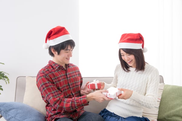 プレゼント交換の写真 - 無料の高画質写真をダウンロードFreepik