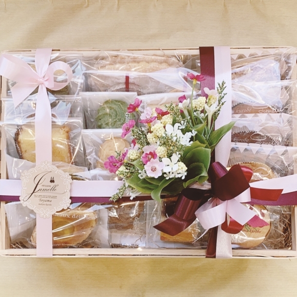 持ち手付きバスケット 誕生日プレゼント バスケット 収納 かご インテリア ナチュラル おしゃれ かわいい 天然素材 片付け 見せる収納 誕生日出産祝い 結婚祝い ラッピング 雑貨 8027600 -テディベアギフトショップ プティルウ - プレゼント＆ギフトのギフトモール