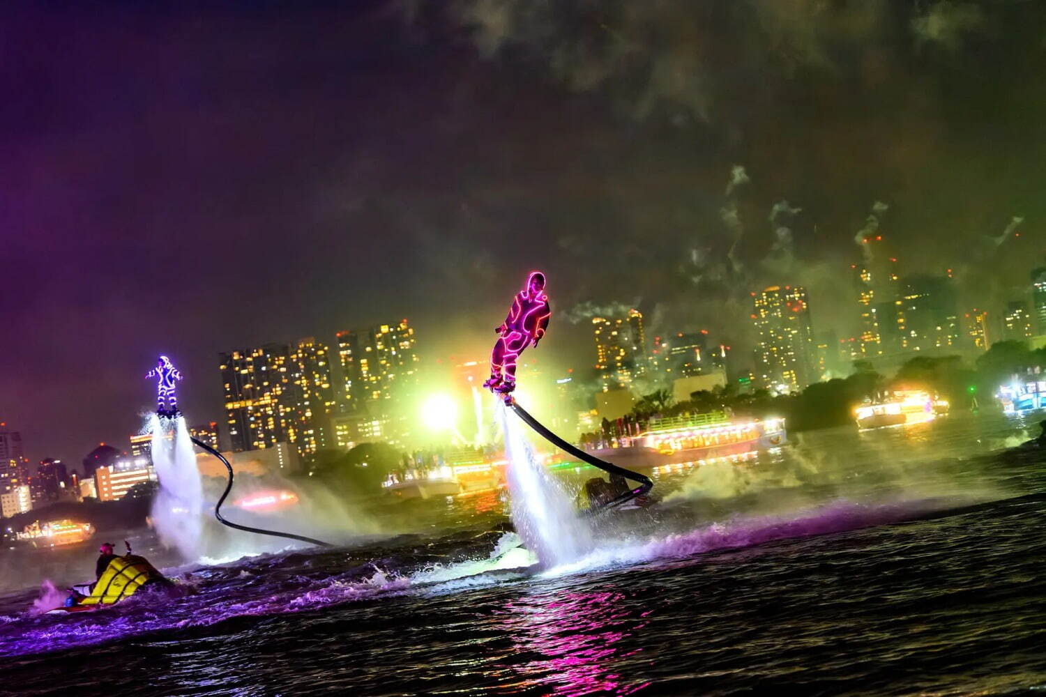 6月1日 土〜2日 日、日本発の未来型花火エンターテインメント「STAR ISLAND 2024」が5年ぶりにお台場海浜公園で開催！花火 と1,000機のドローンの共演の予定もあり。夏が来る前に、今年初めての花火を楽しんでみては？🎇 The Japan-originatedfuturistic fireworks