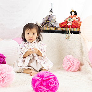 ひな祭りの飾りつけはいつからする？正しいお手入れ方法や初節句のアイデアも◎こども写真館スタジオアリス写真スタジオ・フォトスタジオ