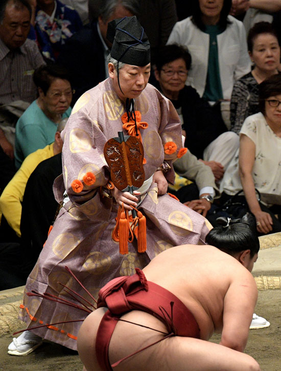 相撲の軍配団扇 - LINE スタンプLINE STORE