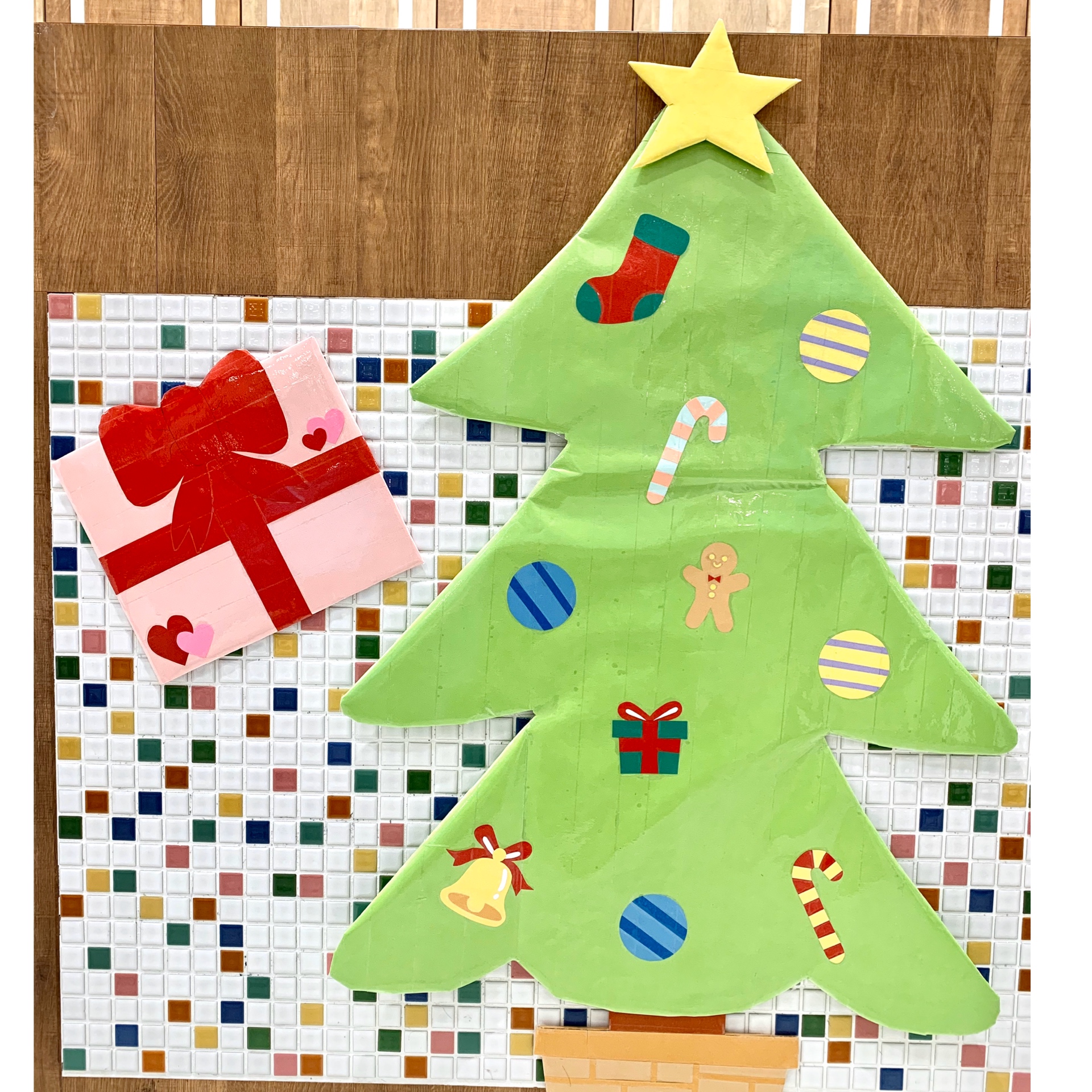 クリスマス柄のシンプルポップでかわいい幾何学パターンの背景素材_赤233559524- イメージマート