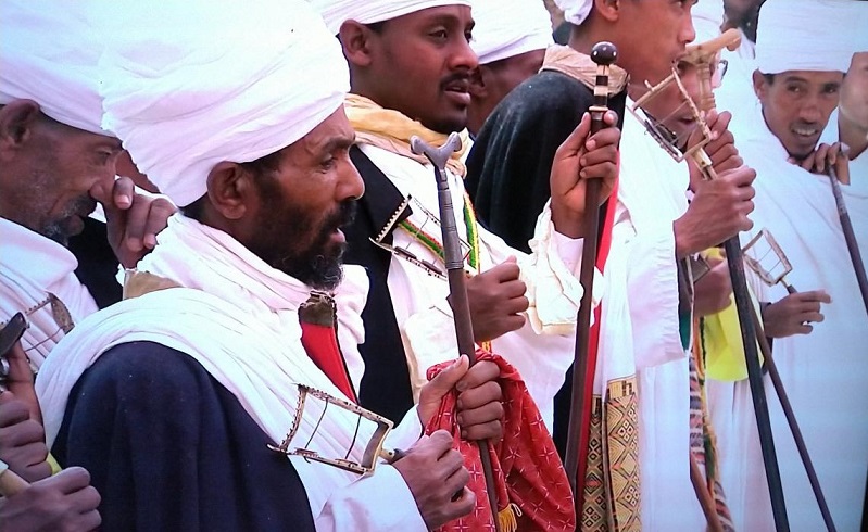 エチオピア正教ハンドクロスＳ ガラスケースにセットされてます