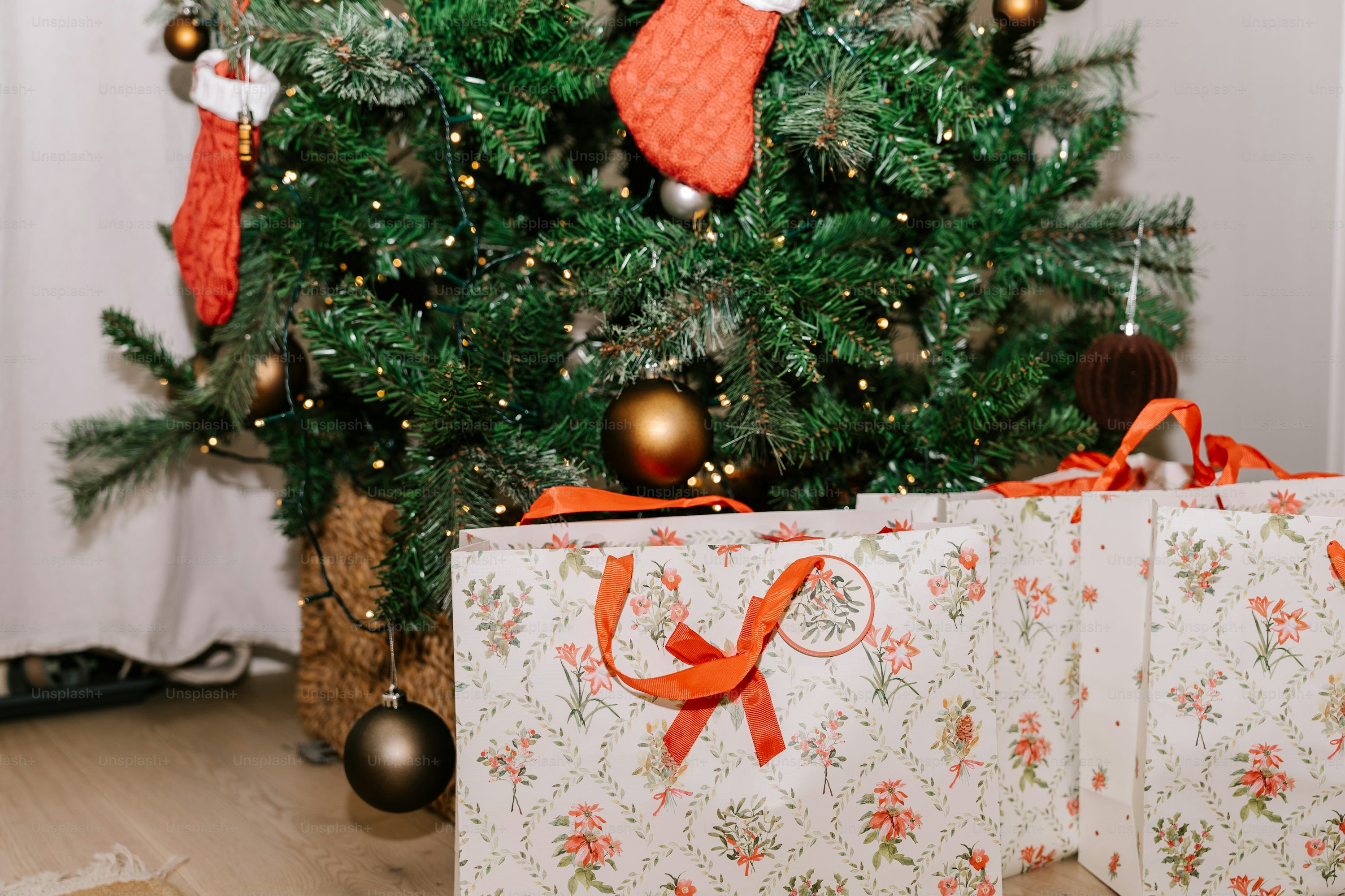 クリスマスツリーの下に置いてほしいプレゼントって何だろうな？ - 石川洋子≪作家≫☆夢の途中 リニューアル中