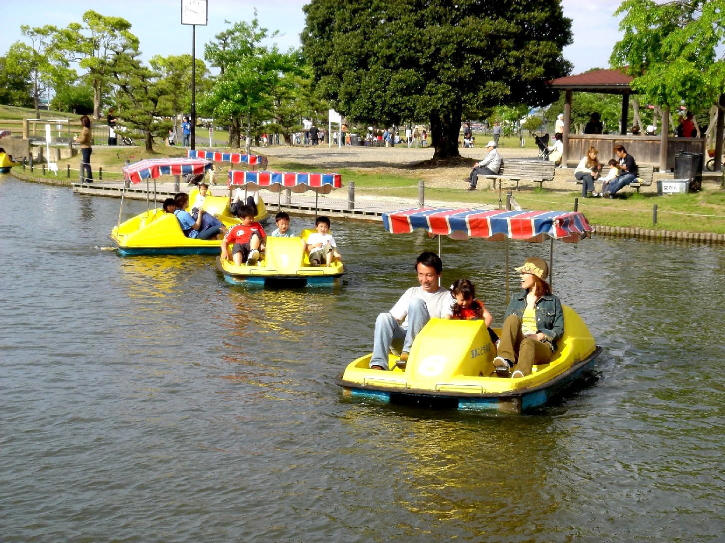 海南こどもの国やとみ秋まつりＮＰＯ法人ふれ愛・ぽーと 高浜市で子育て支援活動をしています。親子に寄り添える支援を心がけています