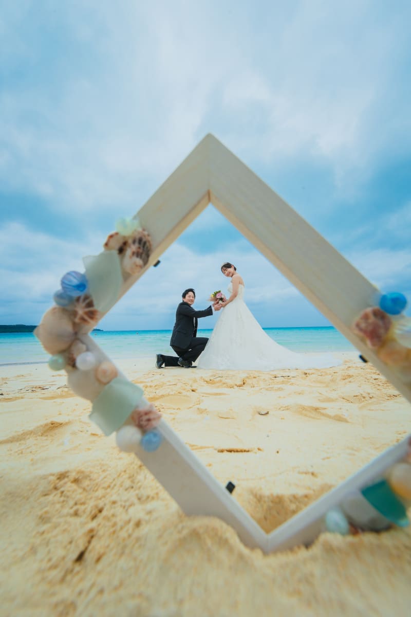 デュークカハナモクビーチで手作りアイテムをたくさん使い大満足の前撮り♡美花嫁図鑑farny ファーニー お洒落で可愛い花嫁レポが満載！byプラコレ