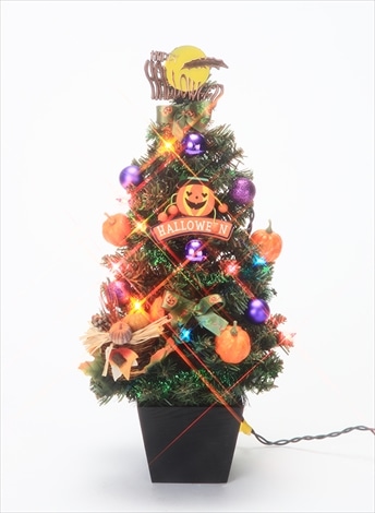 ハロウィンツリー に注目！クリスマスまで出しっぱなしで楽しむ“おしゃれアイデア”６選VERY