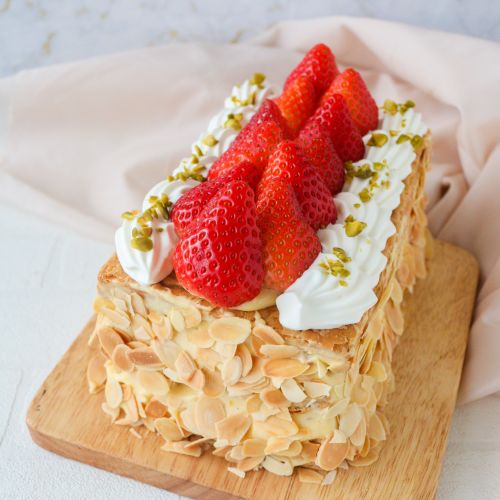 銀座メゾン アンリ・シャルパンティエ」のナポレオンパイ。いちごの酸味とさっくりとしたパイを堪能 - OZmall