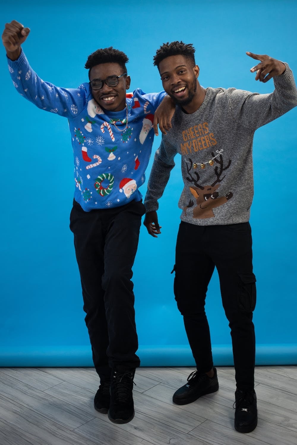 誰よりもダサいセーターを着よう！英国クリスマスシーズンの謎イベント。たぬポンド