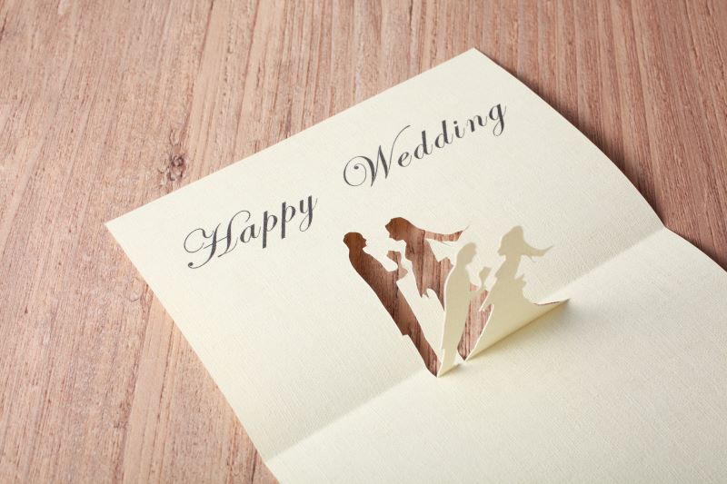 友達や同僚に贈る結婚祝いのメッセージ文例。人気のウエディングギフトも紹介MOOD MARK IDEA ムードマークアイデア