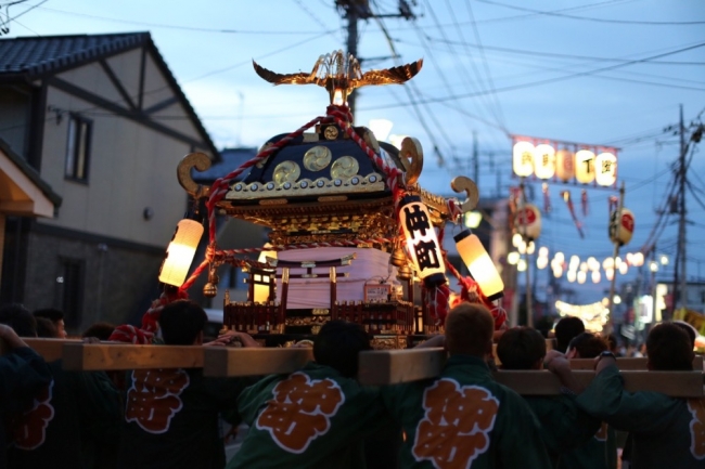 ＼もうすぐ開催 令和六年度与野夏祭り🏮, 🗓️2024年7月13日 土 ・14日 日※雨天決行, 🕐16:00〜21:30,📍本町通り周辺 さいたま市中央区 , 🔗ハイライトからイベント詳細をチェック✔︎,上町、仲町、下町、上峰地区の御輿が、1日目は揃いで、2日目はそれぞれ本町通り周辺を渡御 とぎょ します。宝永年間 1704〜1711年 から続いていると言われる歴史あるお祭りです。,