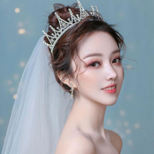 結婚式に王冠♡クラウンを使ったヘアスタイル♡7選 今週のスタスナ omotte magazine fromANNIVERSAIRE記念日にまつわるマガジン