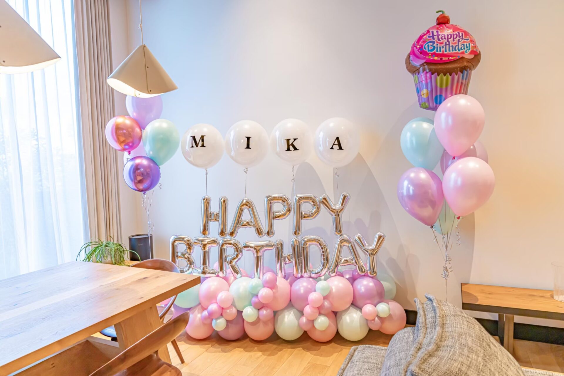 ダイソーで叶う！おしゃれで華やかな誕生日飾りおすすめ22選 バルーン・ろうそく・装飾- macaroni