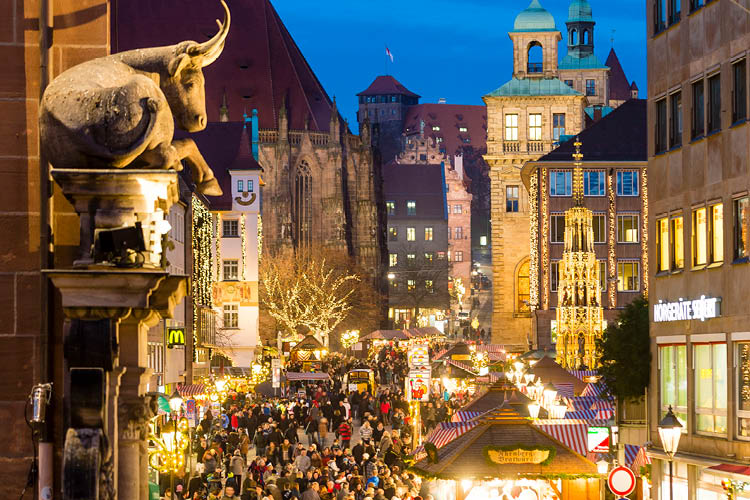 ニュルンベルクのクリスマスマーケット「クリストキンドレスマルクト」の魅力と、2025年のスケジュールドイツ便り
