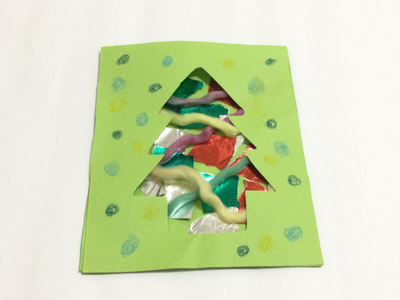 動画 デカルコマニーを活用してクリスマスツリーの製作を作ろう保育士の転職・採用は 保育士バンク！