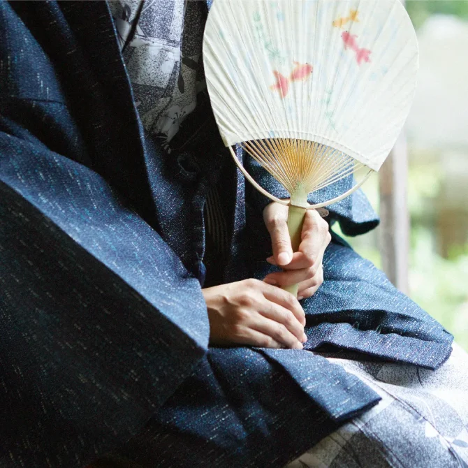 🎐残暑を楽しむレクリエーション🌻 みんなで手作り団扇に挑戦しました✨ 半紙に色をにじませて、涼やかな作品が完成！ うちわを仰ぐたびに、季節の風を感じます😊天王病院静岡県浜松市リハビリテーション作業療法手芸レクリエーション団扇作り手作り