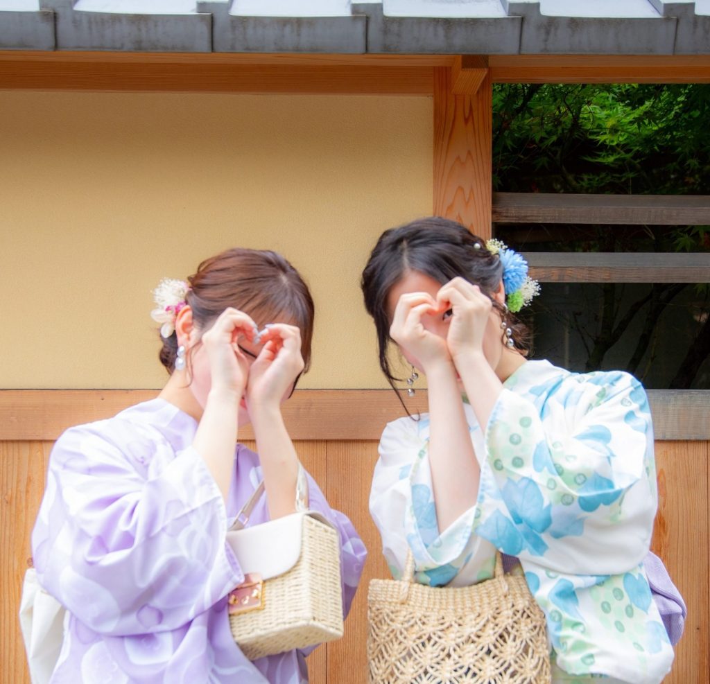 いよいよ明日から「夏の天神まつり」🎐 浴衣でお出かけしたい方に、とってもお得なお知らせです！ 💡2日間限定の特別プラン✨ 👘浴衣持ち込み着付け 通常2750円💇‍♀️ヘアセット 通常3850円▷▷セットで4400円！ さらに👘浴衣1日レンタル＋ヘアセット 通常